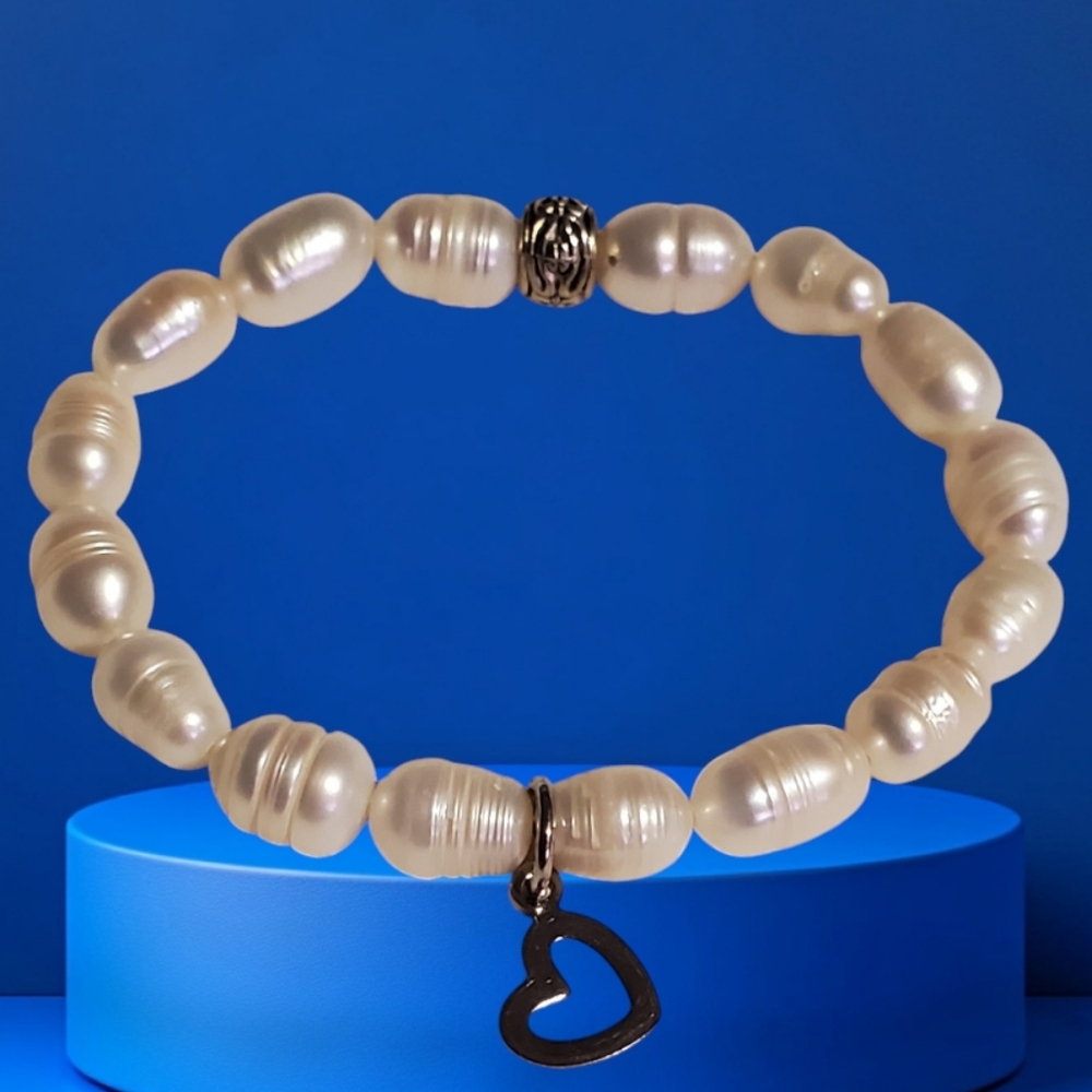 Freshwater pearl bracelet.